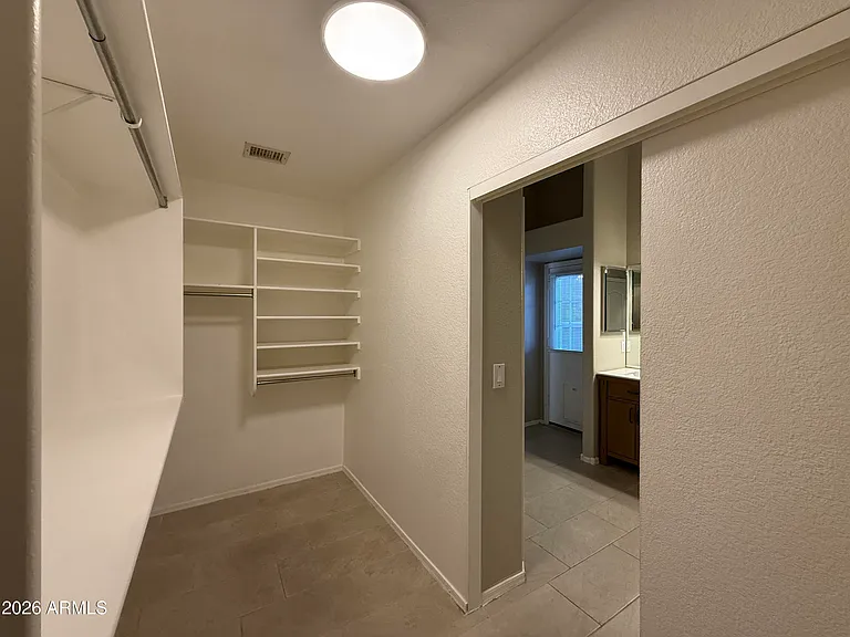 1644 E Oakland St — Photo 31