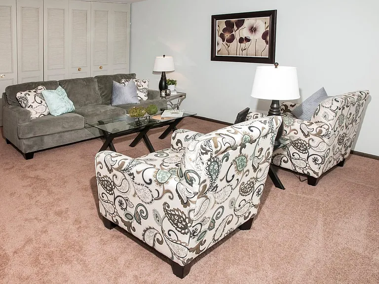 Continental Apartments — Photo 7