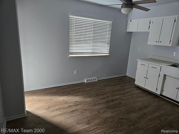 4th image of 26911 Yale St