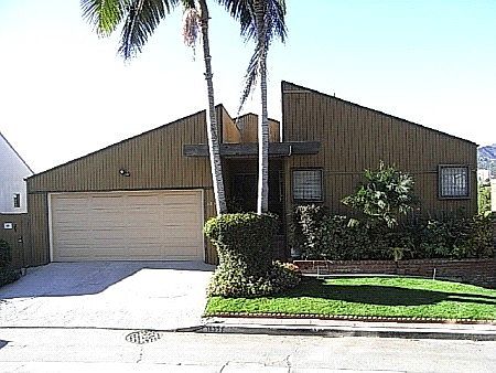 2nd image of 1835 Hollyvista Ave