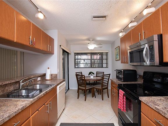 4th image of 327 NW 36th Avenue