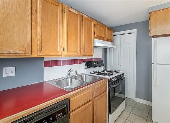 3rd image of 7220 Wyandotte St