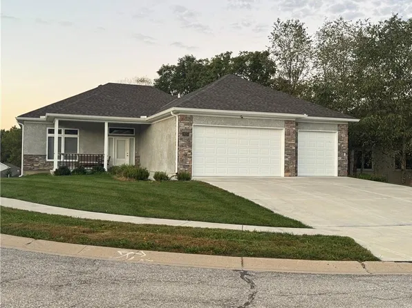 1925 Carter Ct, Liberty, MO 64068