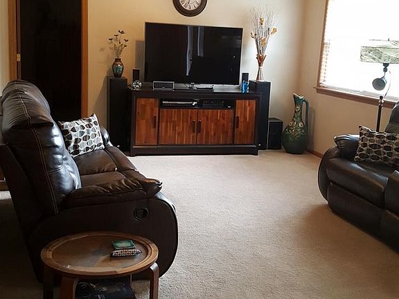 5th image of 504 Sterling Dr