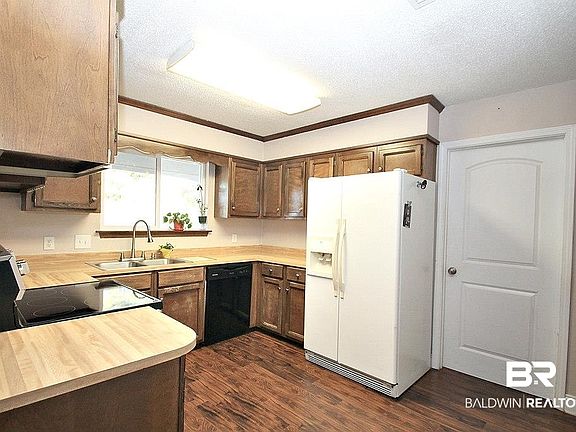 3rd image of 205 Montclair Loop