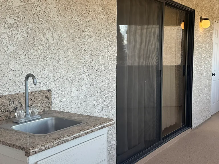 2022 Merrill Ln #6D — Photo 42