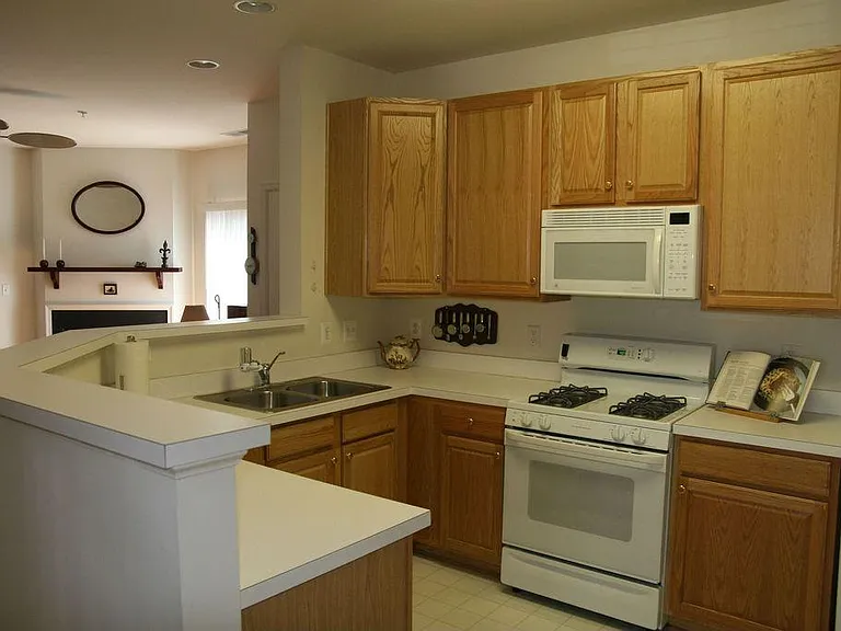 20253 Macglashan Ter — Photo 3