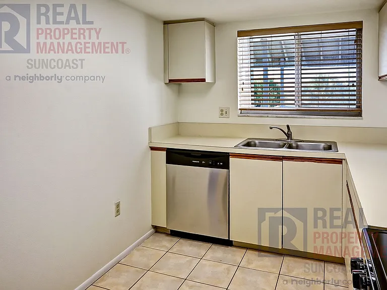 251 Fenwick Dr #14 — Photo 11