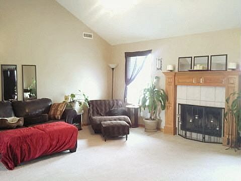 Liv.Room with Vaulted Ceiling and Fan