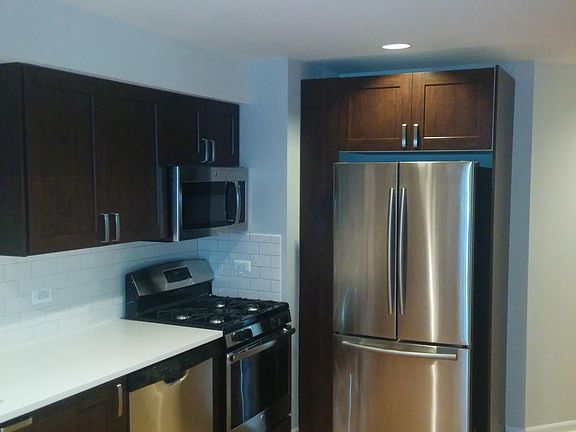 3rd image of 837 N Marshfield Ave #2