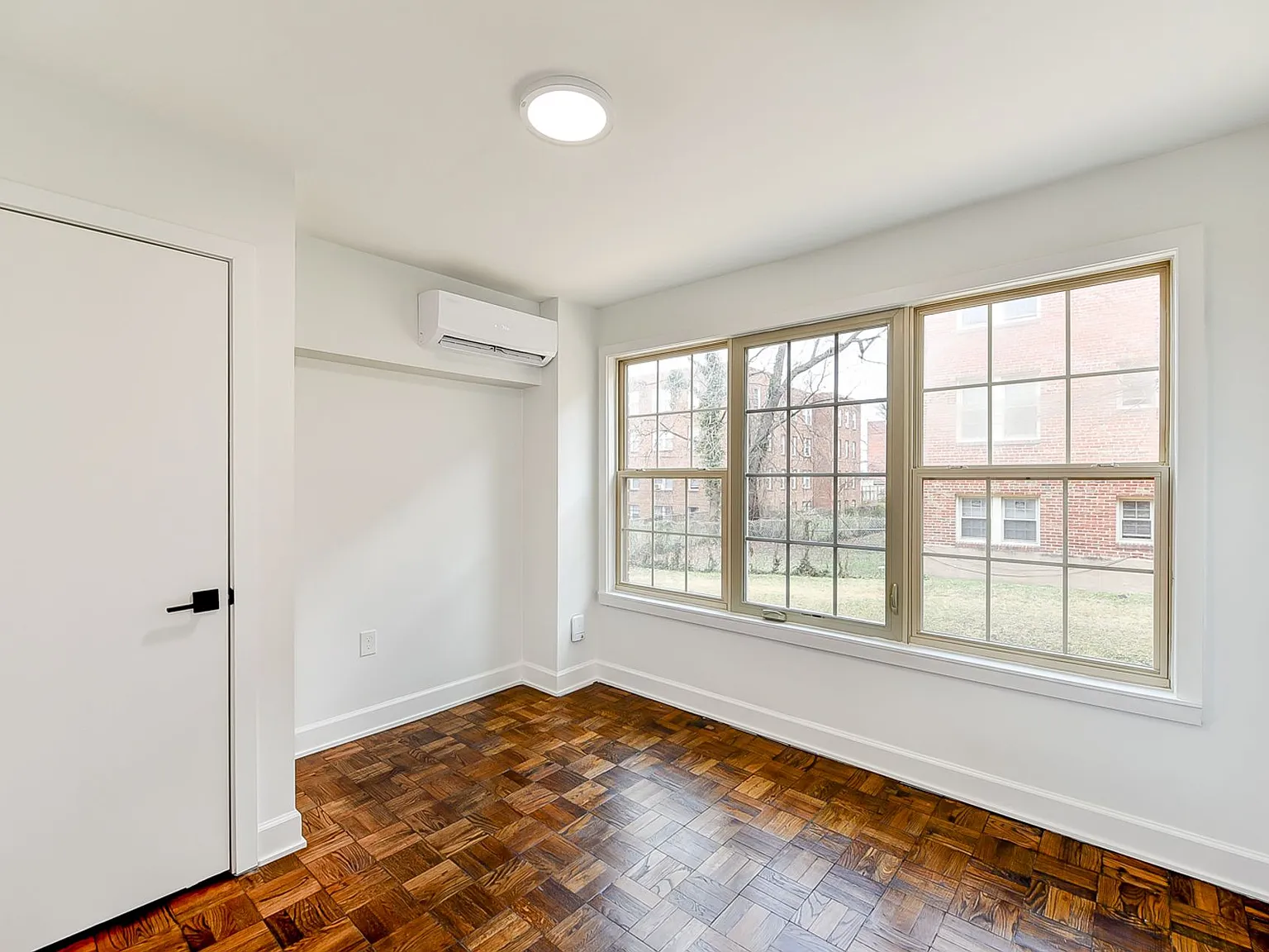 Elevated Northwest DC Living at The Pinnacle — Photo 2