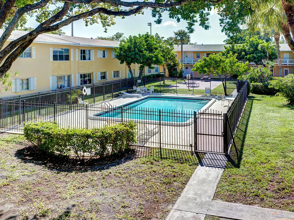 420 SE 2nd Ave #23