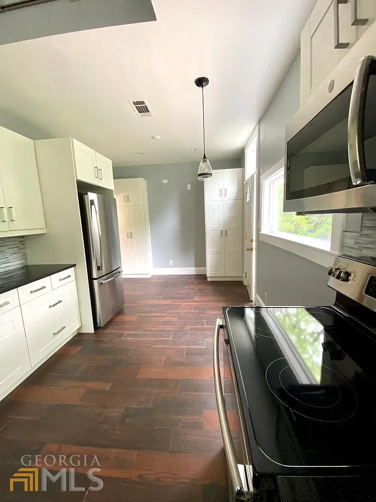 2 bed, 1000 sqft, $2,200 — Photo 4