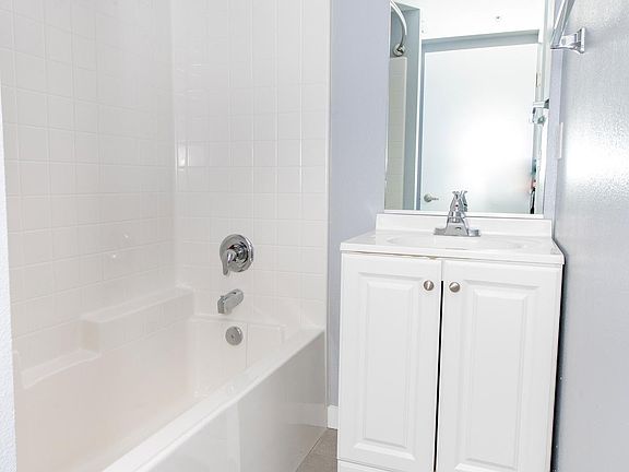 4th image of 4312 Elizabeth St #24