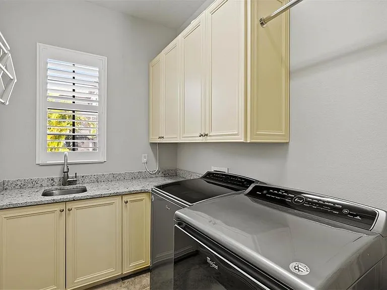540 Fore Dr — Photo 39