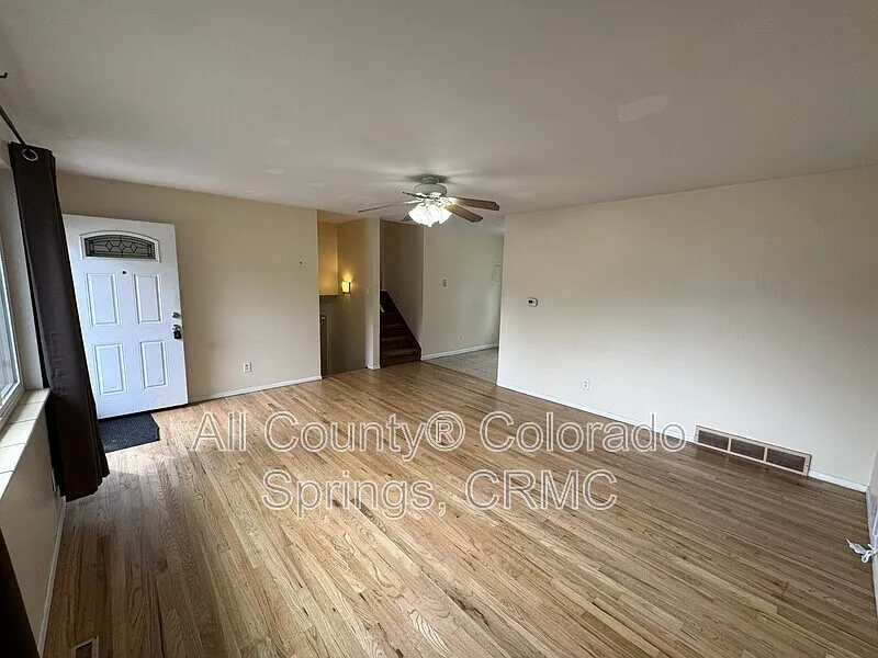 3 bed, 1.5 bath, 1226 sqft, $2,000 — Photo 3