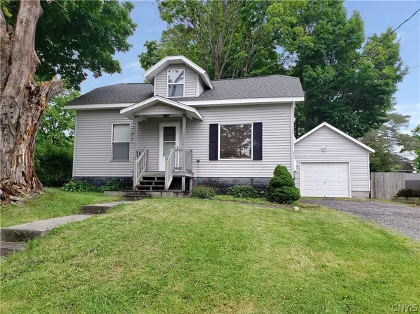 5476 E Washington St, Brewerton, NY 13029