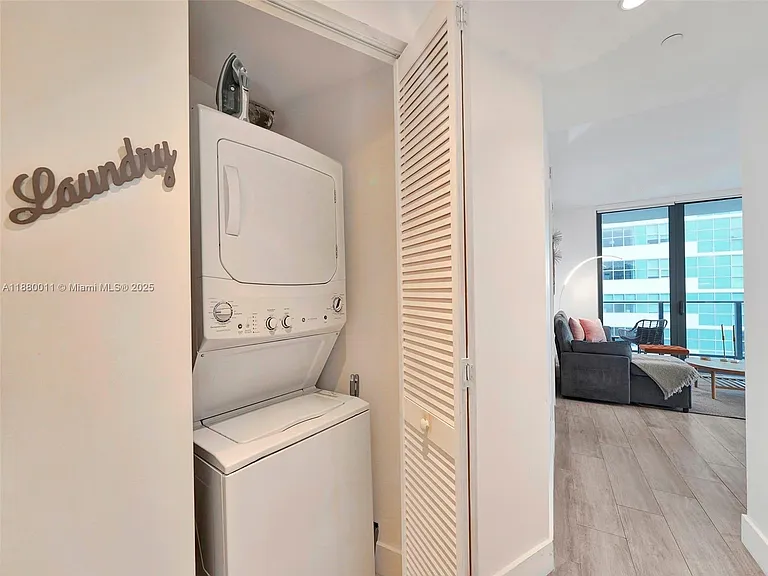 121 NE 34th St #1601 — Photo 57