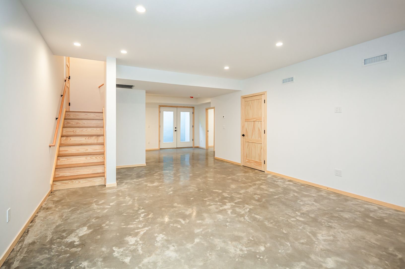  Lower level living area 