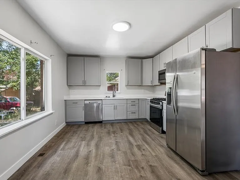 4759 Pearl St — Photo 3