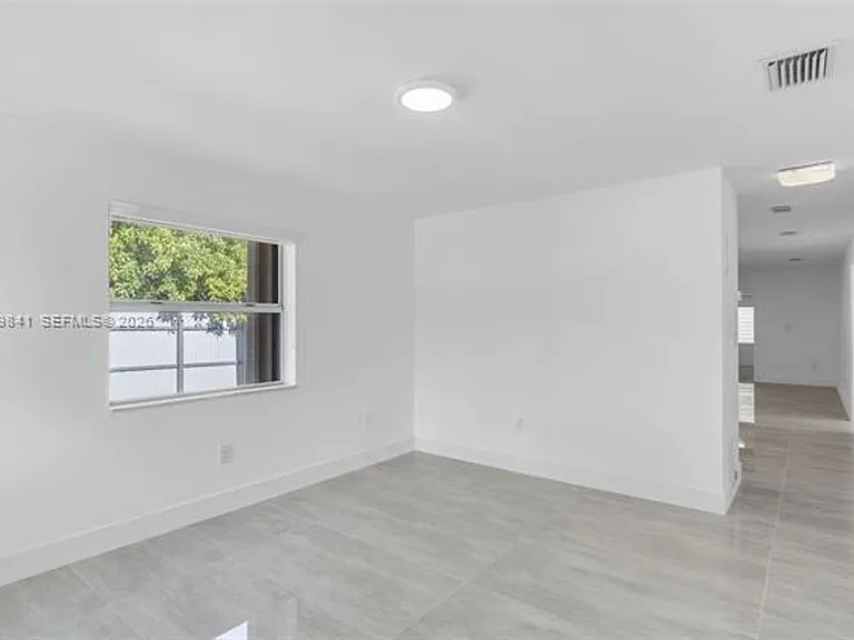 9999 NW 25th Ter #9999 — Photo 5