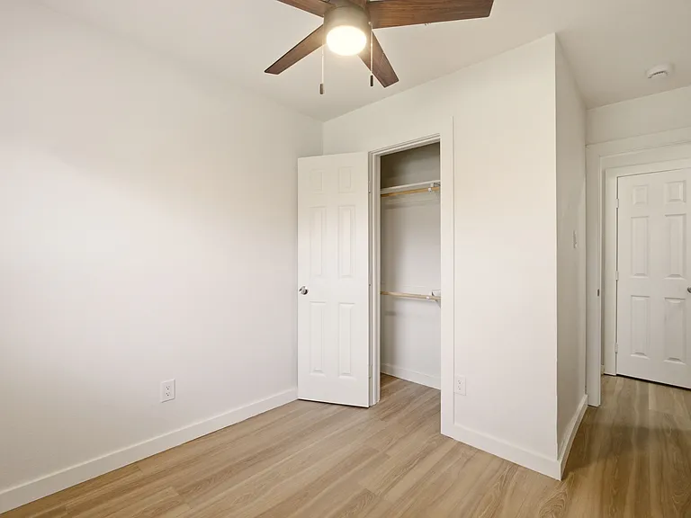 908 Isbell Rd #B — Photo 18