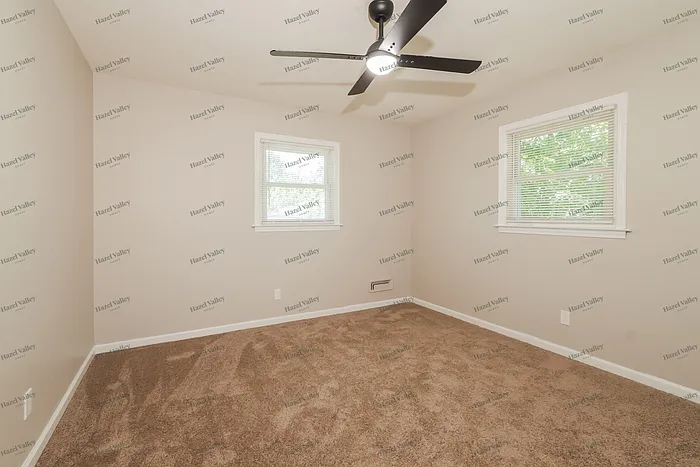4315 Clarene Dr — Photo 7