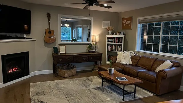 Livingroom with fireplace