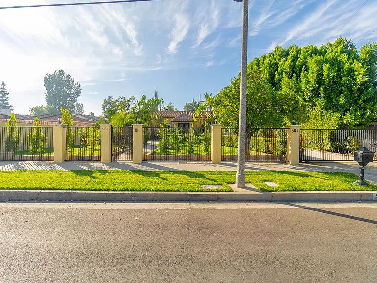 Densmore Ave — Photo 49