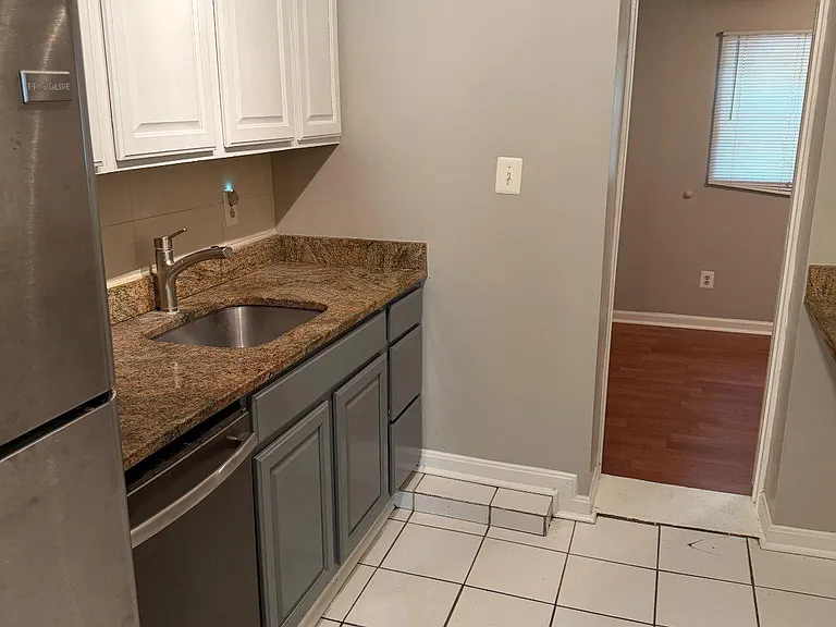 321 Adams St NE — Photo 25