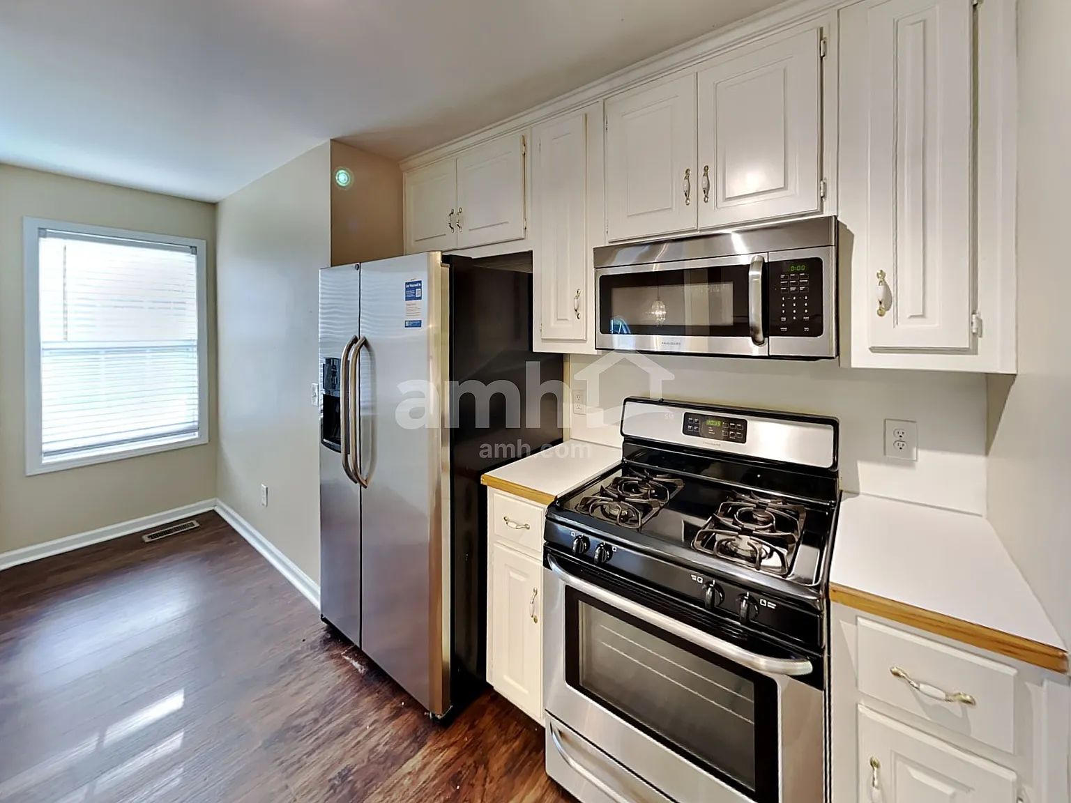 3 bed, 2.0 bath, 1564 sqft, $2,095 — Photo 3