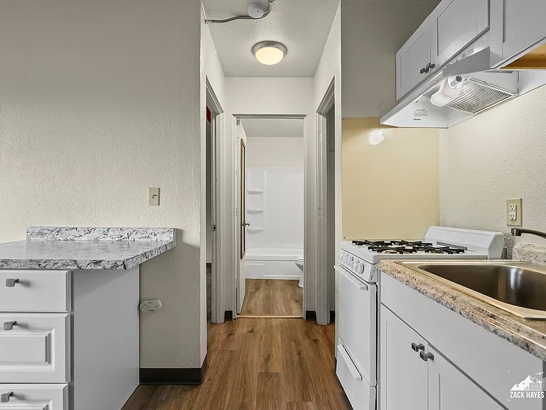618 Gambell St #11 — Photo 29