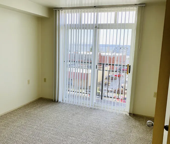 Colby Crest Apartments — Photo 11