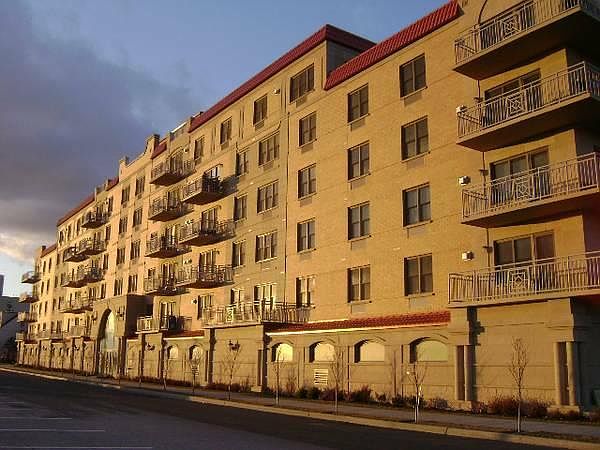 1st image of 125 E Broadway APT 303