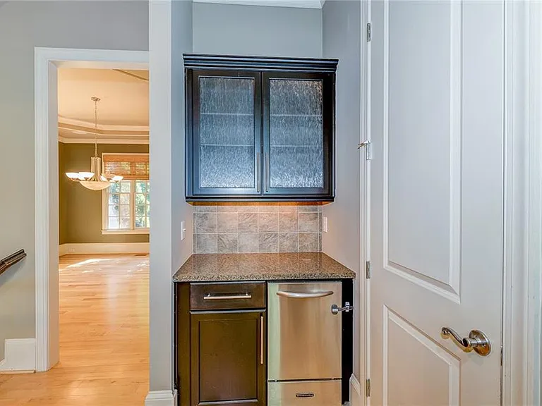 950 Glengate Pl — Photo 32