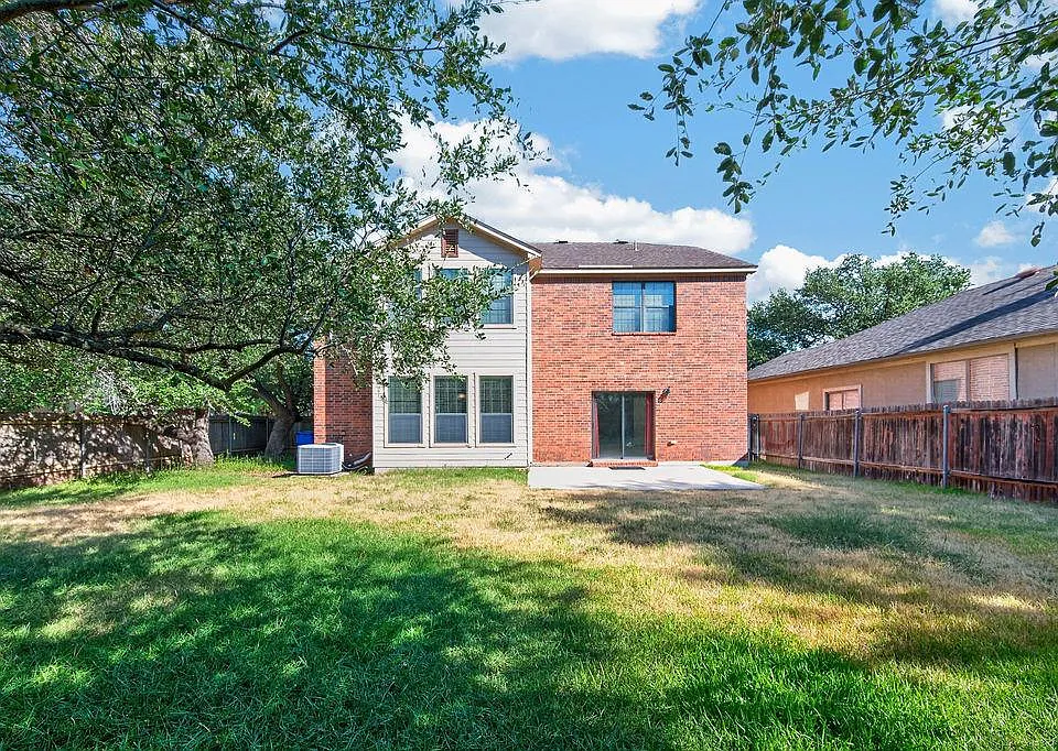 2200 Ezra Ct