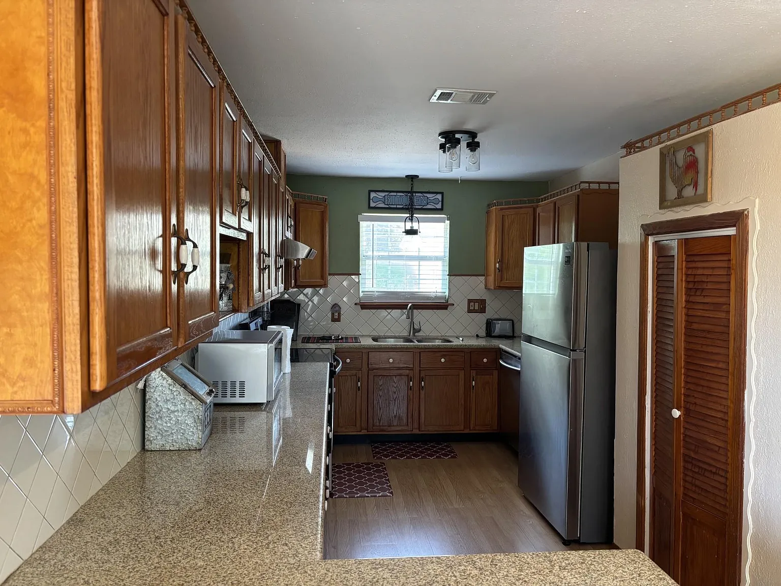 2 bed, 1.0 bath, 700 sqft, $1,400 — Photo 3