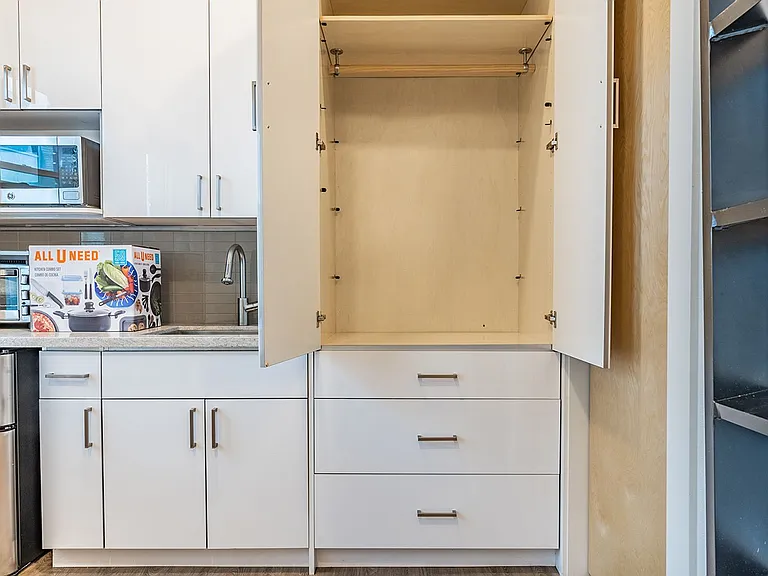 423 Terry Apartment — Photo 21