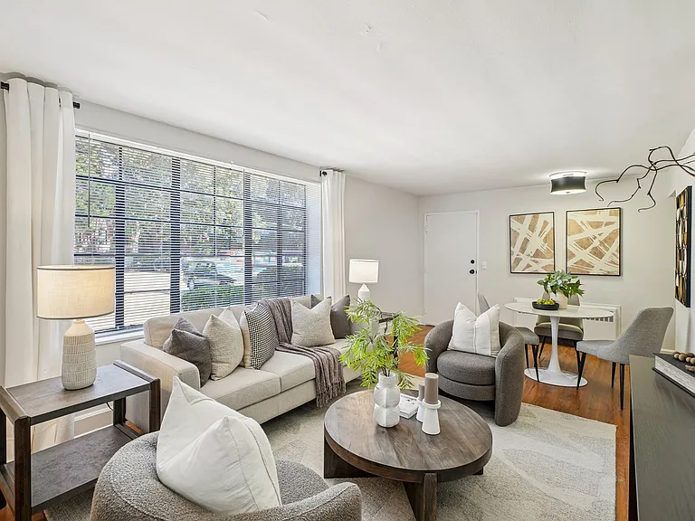 Cameron Court Apartments — Photo 20