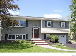 11 Eastlake Dr, Thiells, NY 10984