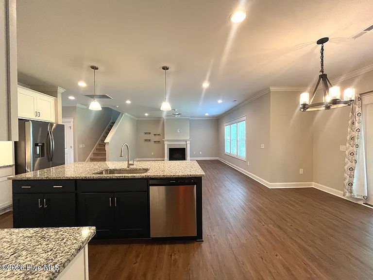 404 Endicott Ct — Photo 14