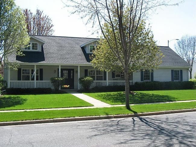 1st image of 915 Hawthorn Dr