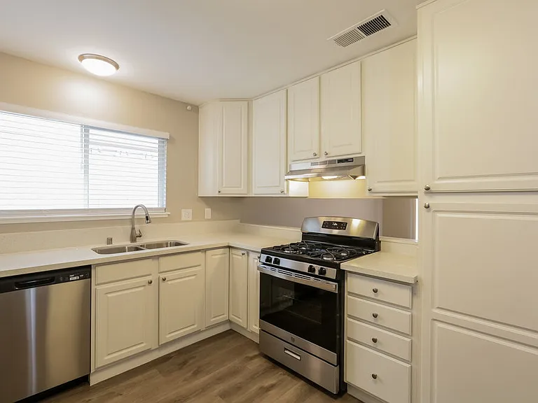 8116 Eginton Ave — Photo 7