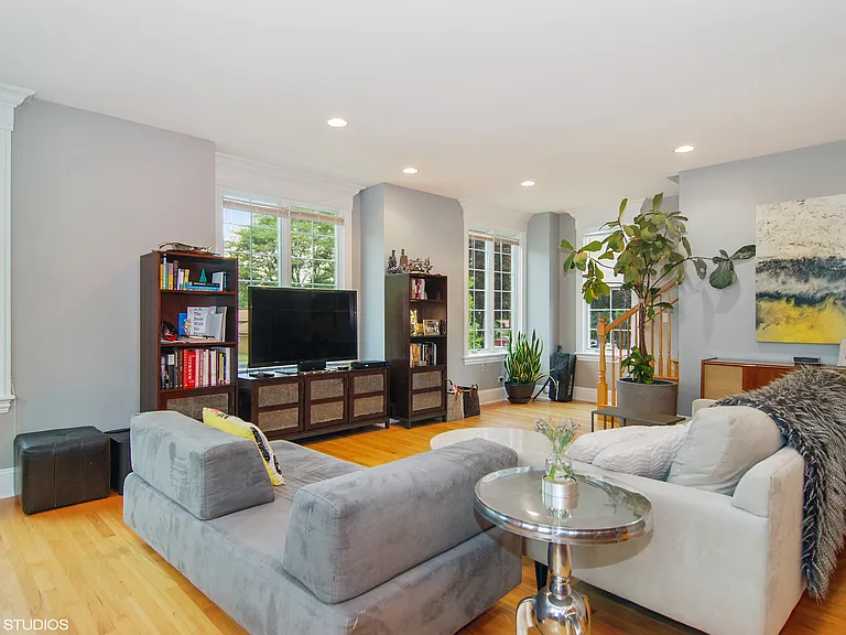 825 S La Grange Rd #1A — Photo 2