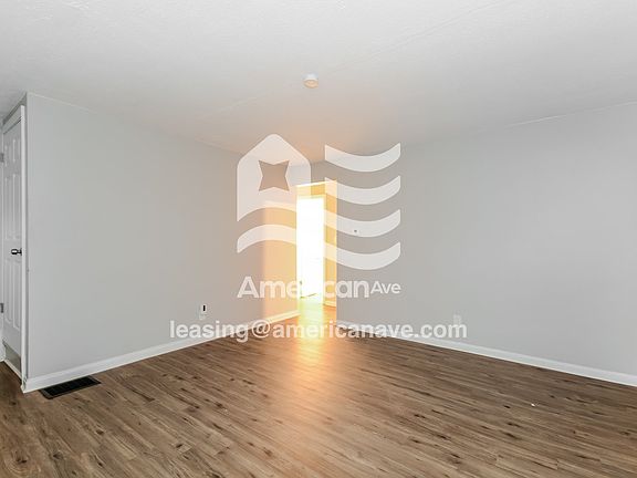828151_004_living_room_13817190.jpg