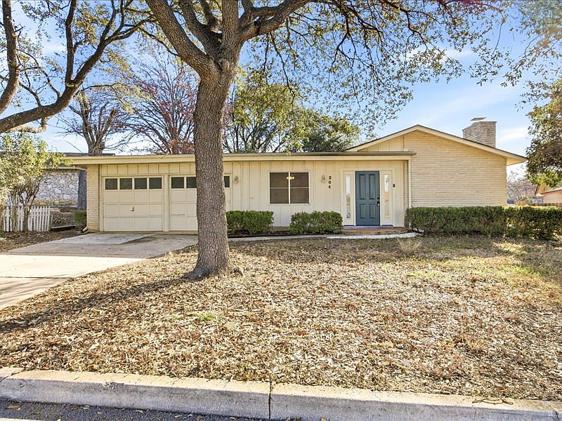 1st image of 204 Regal Oaks Dr