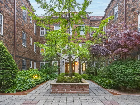 480 Oriole Pkwy #303, Toronto, ON M5P 2H8