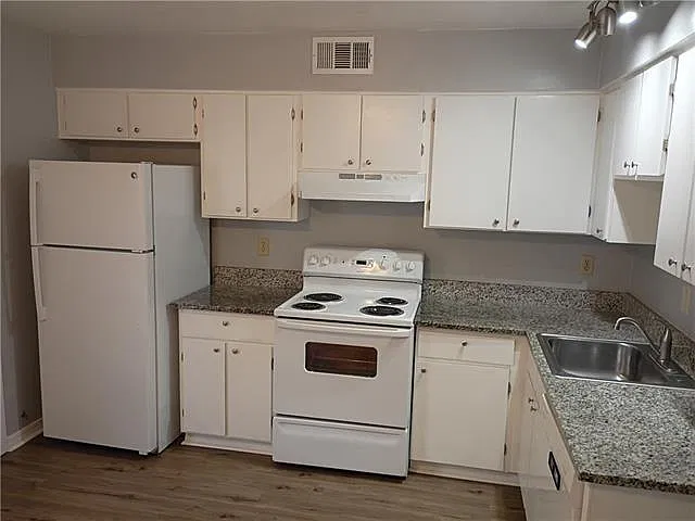 2500 Richland Ave — Photo 4