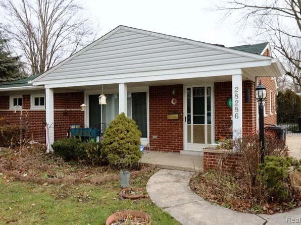 28286 Red Leaf Ln, Southfield, MI 48076