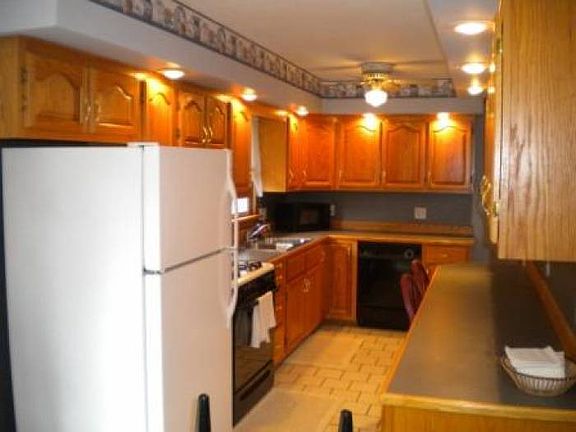 918 Plymouth Kitchen